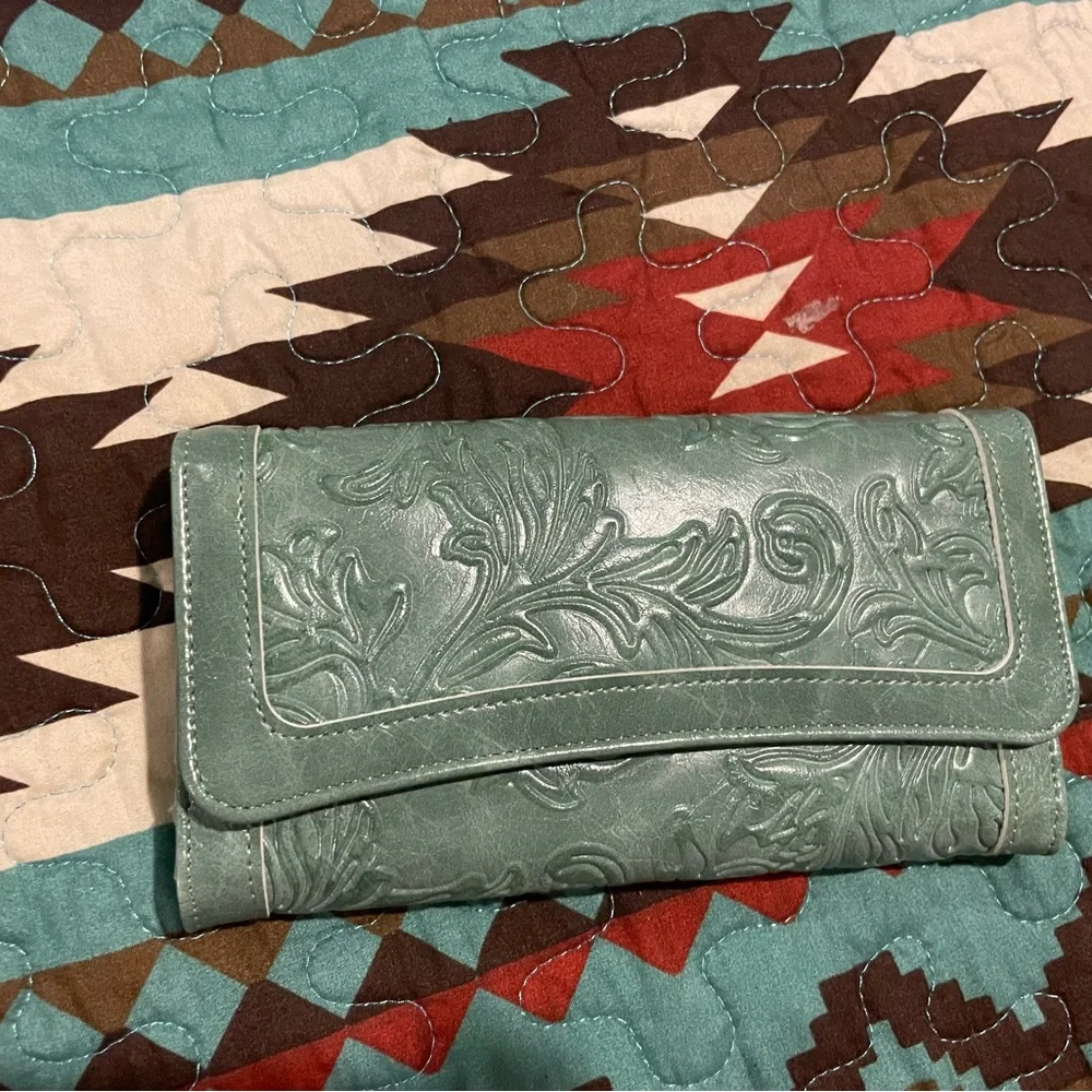 OppoSuits Green Embossed Wallet - Picture 5 of 5